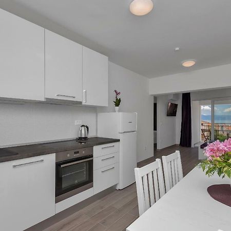 Apartmani Daniela Podgora Esterno foto