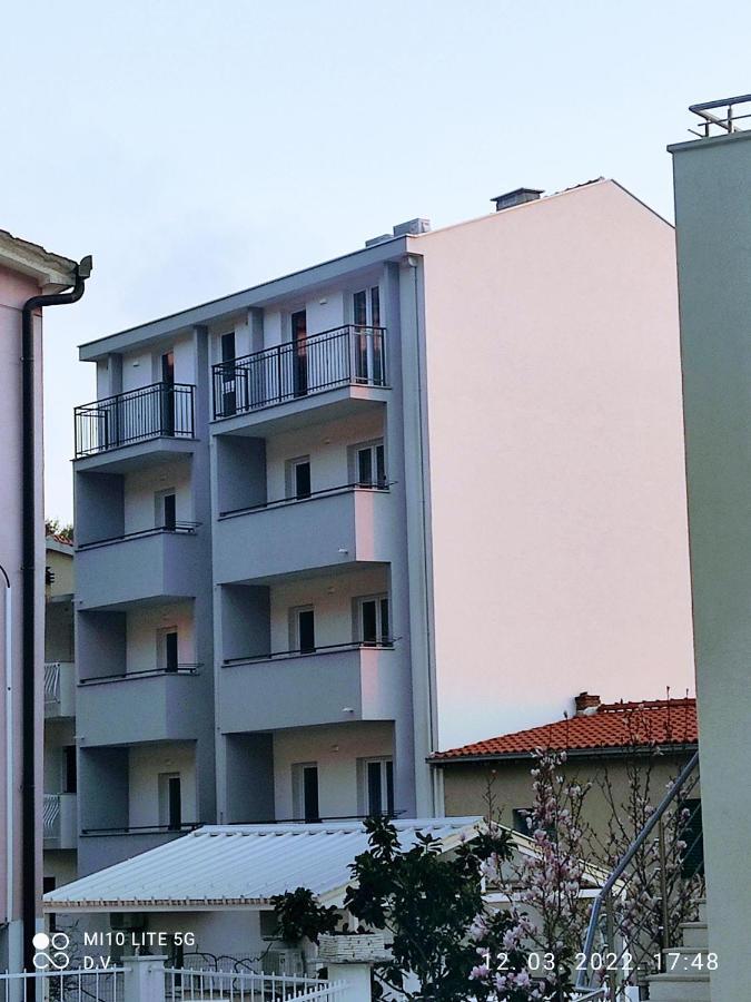 Apartmani Daniela Podgora Esterno foto