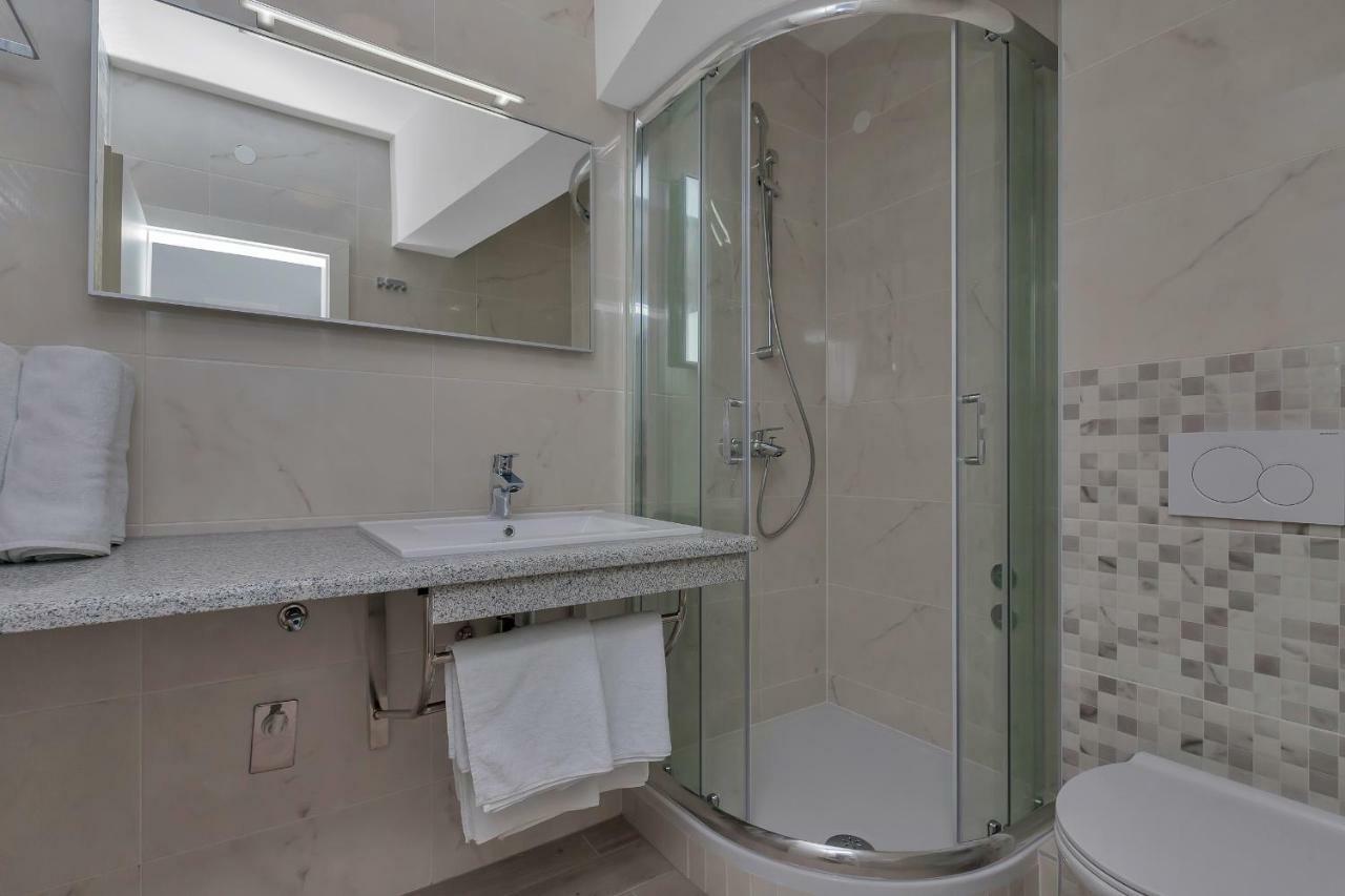 Apartmani Daniela Podgora Esterno foto