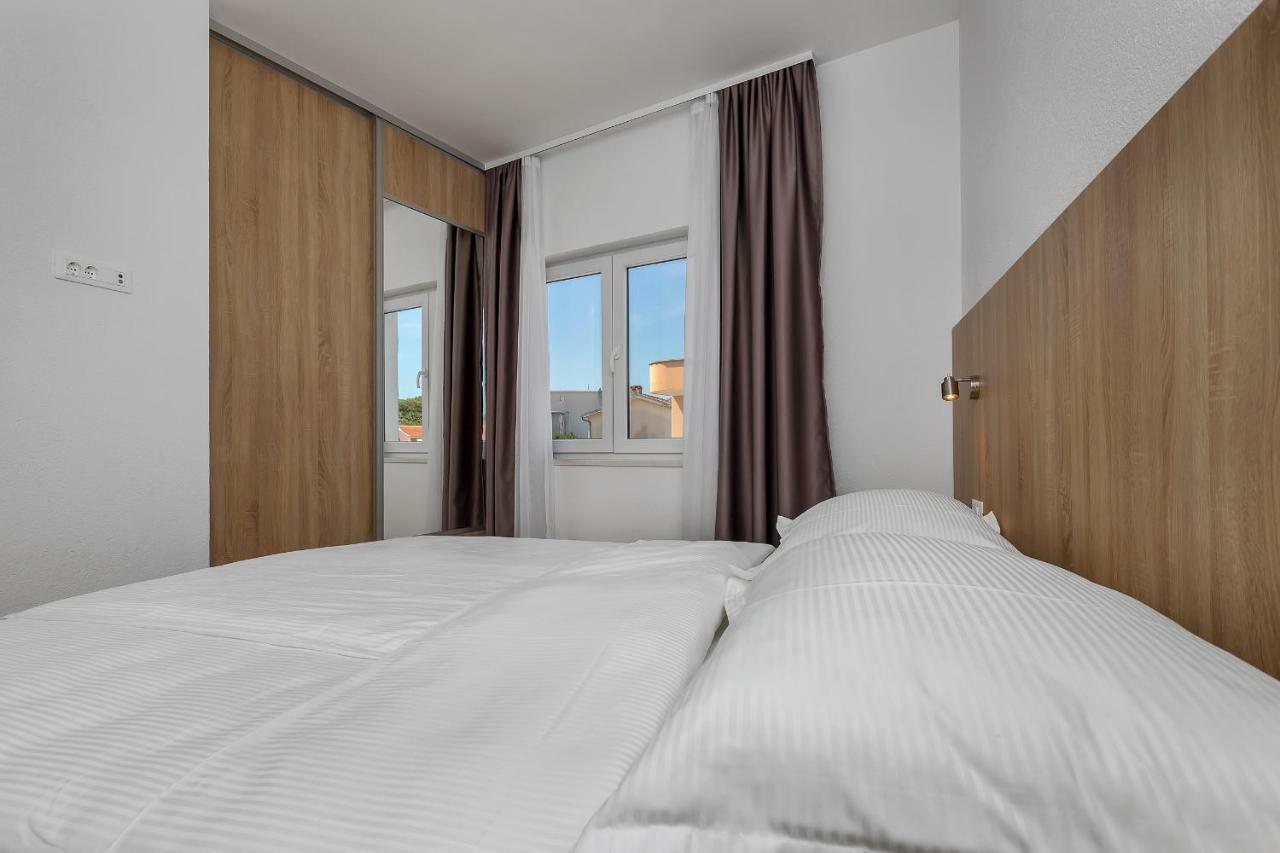 Apartmani Daniela Podgora Esterno foto