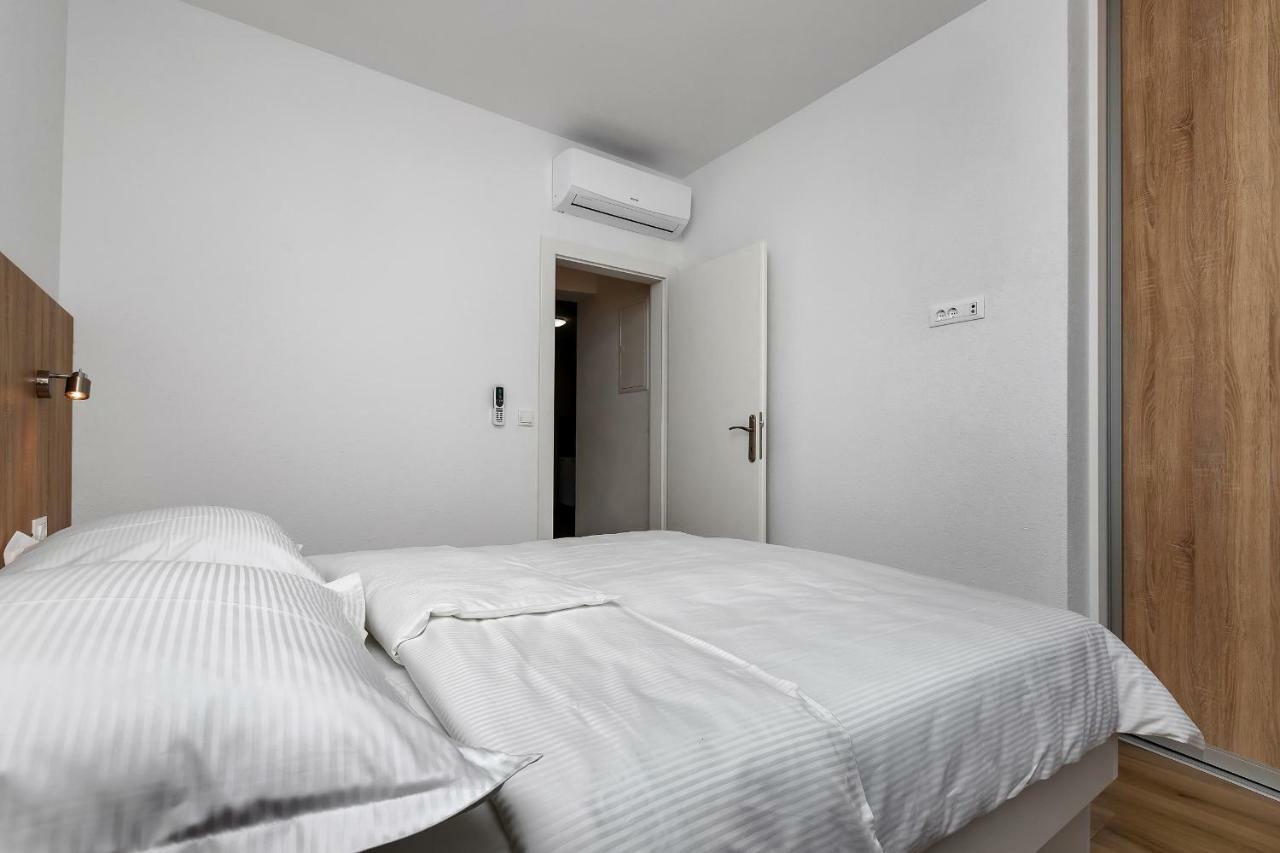Apartmani Daniela Podgora Esterno foto