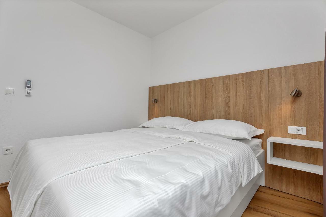 Apartmani Daniela Podgora Esterno foto