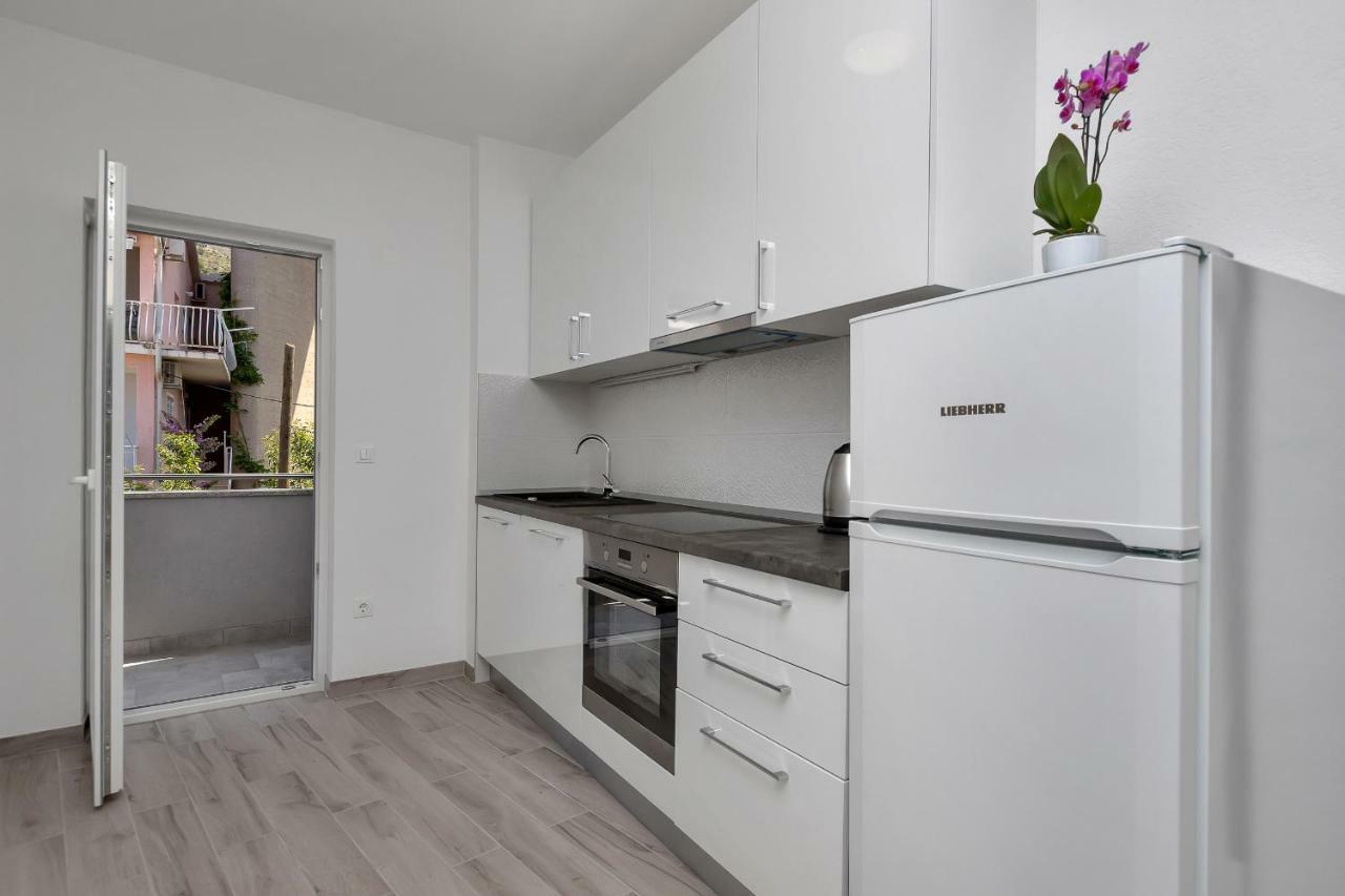 Apartmani Daniela Podgora Esterno foto