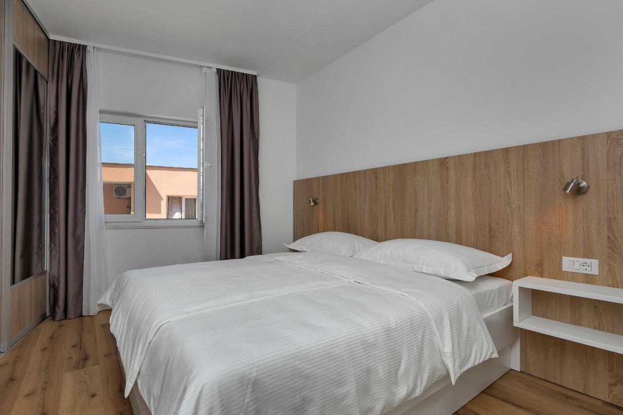 Apartmani Daniela Podgora Esterno foto