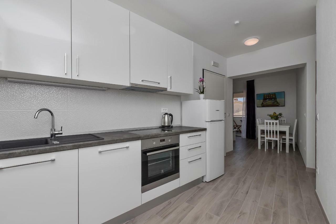 Apartmani Daniela Podgora Esterno foto