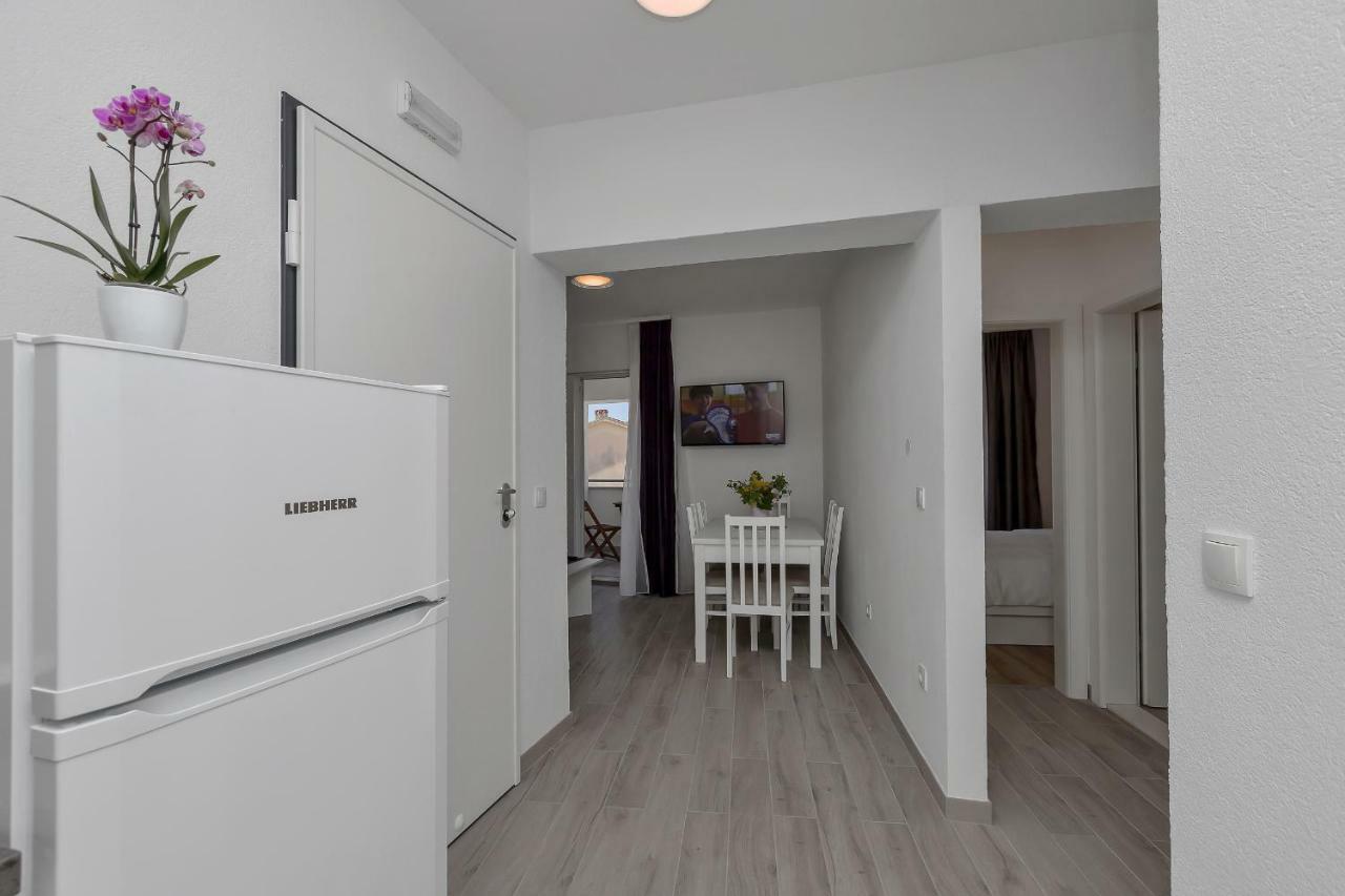 Apartmani Daniela Podgora Esterno foto